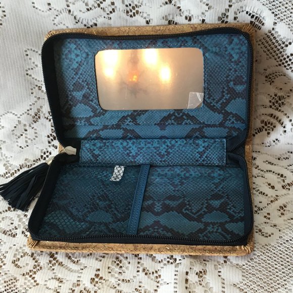 NIB BEAUTICONTROL CORK WITH BLUE TASSEL CLUTCH - Picture 5 of 5